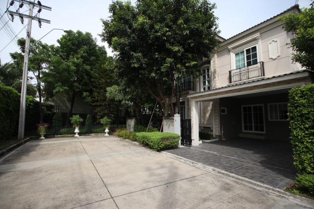 เช่าบ้านเดี่ยว   60 วา ตกแต่งสวยมาก    3-4 ห้องนอน 4 ห้องน้ำ   ใกล้คลับเฮาส์และสระว่ายน้ำ ถนนเกษตรนวมินทร์