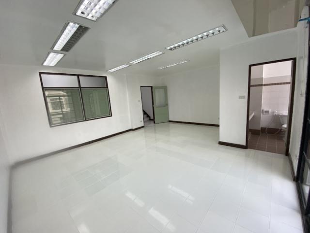 BH833 ให้เช่าทาวน์เฮ้าส์ 4 ชั้น พร้อมใช้งานเป็นโฮมออฟฟิศ หรืออยู่อาศัยได้ โครงการปาร์ควิว ทาวน์อินทาวน์ ถนนศรีวรา พื้นที่ใช้สอยกว้างขวาง