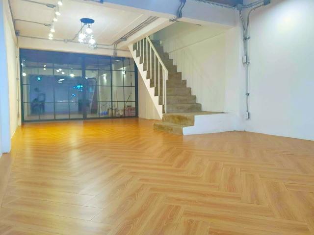 ทาวเฮ้าส์ 2 ชั้น 19 ตร.วา.รร.นานาชาติกลอรี่สิงคโปร์ 800 ม. 2 นอน 159 ตร.ม. 2 น้ำ รีโนเวทใหม่