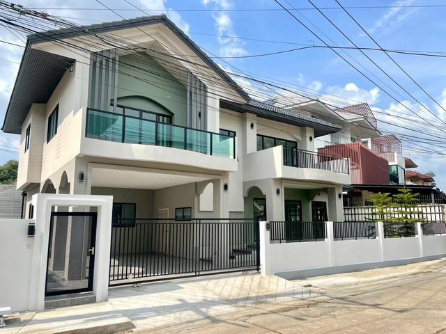 M82ขายบ้านเดี่ยว 2 ชั้น รีโนเวทใหม่ทั้งหลัง หมู่บ้านปรีชาล้ำเพชร รามคำแหง76 ใกล้รถไฟฟ้าสายสีส้ม ใกล้ห้างเดอะมอลล์บางกะปิ