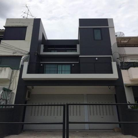 ให้เช่าทาวโฮม3.5ชั้น  ใกล้สถานีรถไฟฟ้าอ่อนนุชเพียง 1.5 กิโลเมตร  ย่านอ่อนนุช