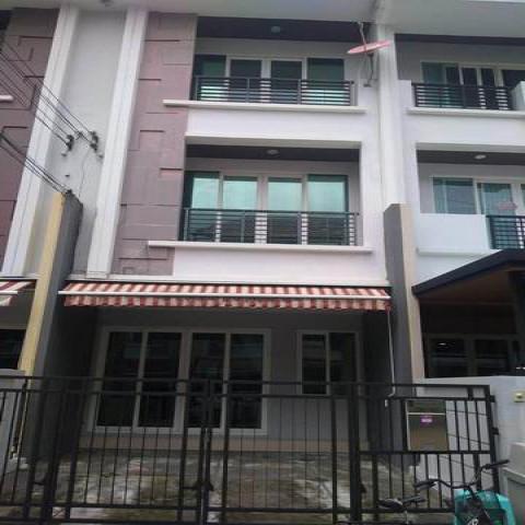 ให้เช่าทาวน์โฮม 3 ชั้น โครงการบ้านกลางเมืองเออบาเนี่ยน ย่านลาดพร้าว เลียบด่วน  ใกล้ MRT ลาดพร้าว 71 ทาวน์อินทาวน์ ** ทำออฟฟิศจดบริษัทได้