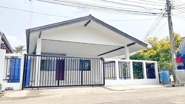 บ้านเดี่ยวให้เช่า 4นอน 62 ตรว. Heathfield Inter Sch. 2.9กม. RAIS 3กม.242 ตรม.  สัมมากรเพลส500ม. ถนนรามคำแหง106-114  2น้ำ 3ที่จอดรถ 