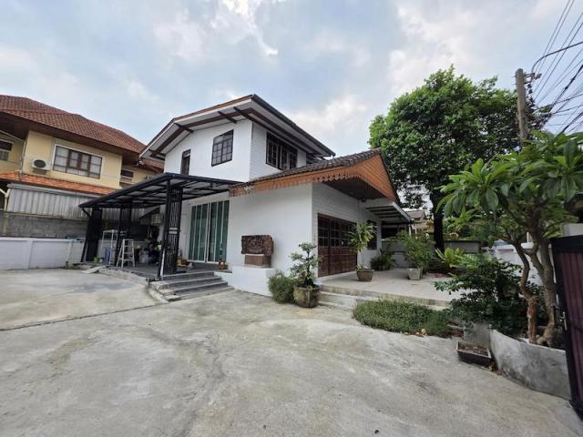 HR 5999 ให้เช่าบ้านเดี่ยวสุขุมวิท 101 ปุณณวิถี 31 ทำเลติดรถไฟฟ้า ใกล้ BTSปุณณวิถี เดินทางสะดวก พื้นที่กว้าง