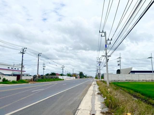 ขายที่ดิน สุวิทวงศ์ ถ.ตลาดปองพล ผังเมือง EEC สีม่วง ติดถนนใหญ่กว้าง 20 เมตร Land for sale 土地出售