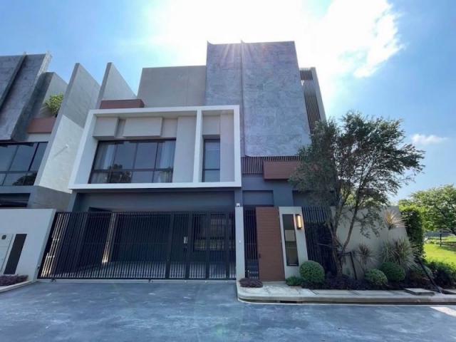 BH3575 | ให้เช่าบ้านเดี่ยว 3 ชั้นสุดหรู พร้อมลิฟต์ วิวสระว่ายน้ำ โครงการ Bugaan Krungthep Kreetha | เลี้ยงสัตว์ได้ | ใกล้รถไฟฟ้าสายสีส้ม