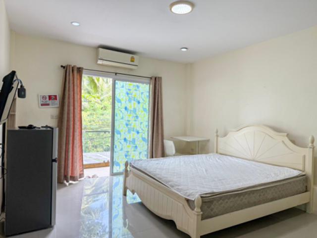 3-Storey Townhouse with 4 Bedrooms and 5 Bathrooms near Big C Koh Samui – Ideal for Living or Business