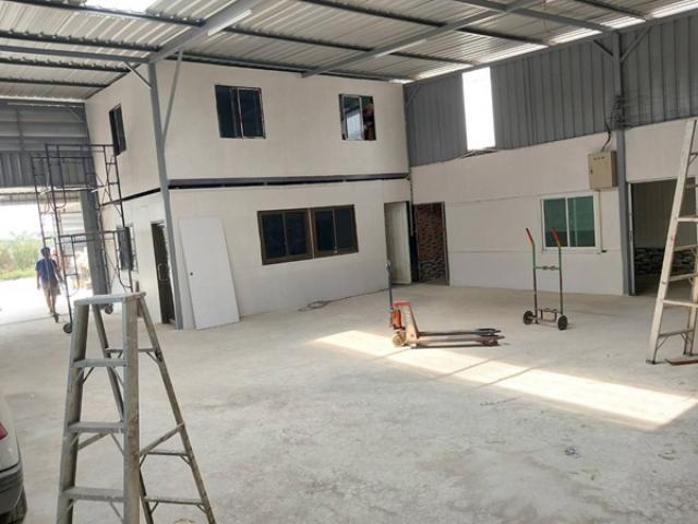 ให้เช่าอาคารโกดัง/คลังสินค้า เนื้อที่ 200 ตารางวา พื้นที่ใช้สอย 700 ตร.มออฟฟิศ ถนนเทพารักษ์ คลองขุด  บางตำหรุ-บางพลี ราคาเช่า 40,000 บ/ด