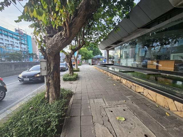  ขายที่ดินติดถนนรัชดา ขายต่ำกว่าราคาประเมินกรมที่ดินเป็น 100 ล้าน ถูกมาก......​ทำเล Woww มาก