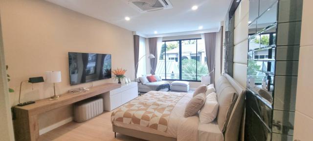 ขาย/เช่าคฤหาสน์หรู ขนาด 850 ตรม. พร้อมสระว่ายน้ำ ที่จอดรถ 8 คัน หมู่บ้านเพอร์เฟค มาสเตอร์พีซ สุขุมวิท 77