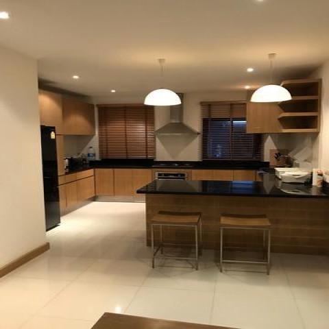 ให้เช่าอาคารพาณิชย์4ชั้นย่านนานาสุขุมวิทซอย4พระราม4 เหมาะทำโฮลเทล ใกล้BTSนานา