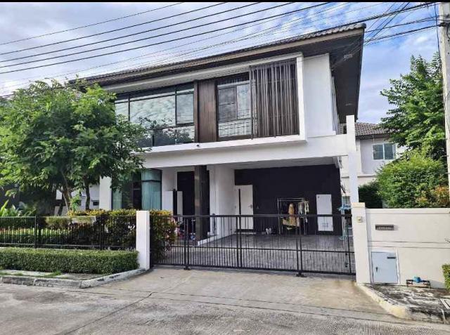 ให้เช่าบ้านเดี่ยว 2 ชั้น 50 ตรว. 3 ห้องนอน โครงการ มัณฑนา เลค วัชรพล โครงการ 2  เดินทางสะดวกเหมาะอยู่อาศัย เฟอร์นิเจอร์ พร้อมอยู่