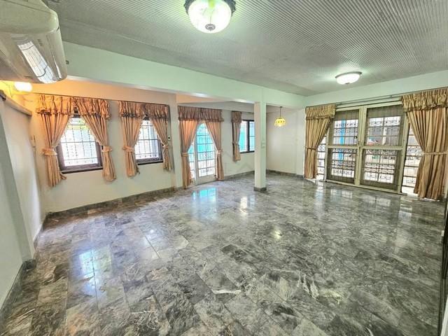 P692 ขาย ทาวน์เฮ้าส์ 2 ชั้น หลังริม ลาดพร้าว 87 ใกล้รถไฟฟ้าสายสีเหลือง สถานีลาดพร้าว 83 ใกล้เลียบด่วน ขายตามรูปเหมาะซื้อรีโนเวท