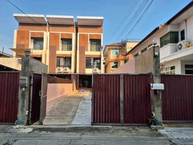 BH3594 ให้เช่าทาวน์โฮม 3 ชั้น ซอยอารีย์สัมพันธ์ ใกล้ BTS อารีย์ | พื้นที่ 270 ตร.ม. | รหัสทรัพย์ BH3594 