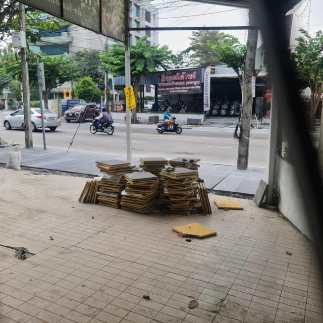 ขายหรือให้เช่าอาคารพาณิชย์ 4 ชั้น ติดถนนสุคนธสวัสดิ์ ราคาดีทำเลดีติดต่อผึ้งรติ โทร 061-941-9639