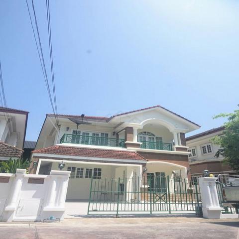 ให้เช่าบ้านเดี่ยว 2 ชั้น 220 ตร.ม. 4 ห้องนอน ถนนศรีนครินทร์ 51 ใกล้ซีคอนสแควร์ และรถไฟฟ้าสายสีเหลือง