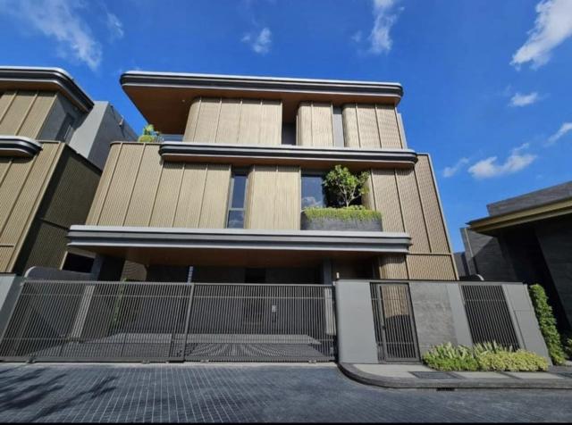 ขายบ้านเดี่ยว 3 ชั้นหรู LuxuryHouse  73 ตร.ว พื้นที่ใช้สอย 522ตร.ม 5ห้องนอน ห้องน้ำ เฟอร์ครบ ถนน รัชดา ห้วยขวาง ราคาเช่า 390,000 บ/ด