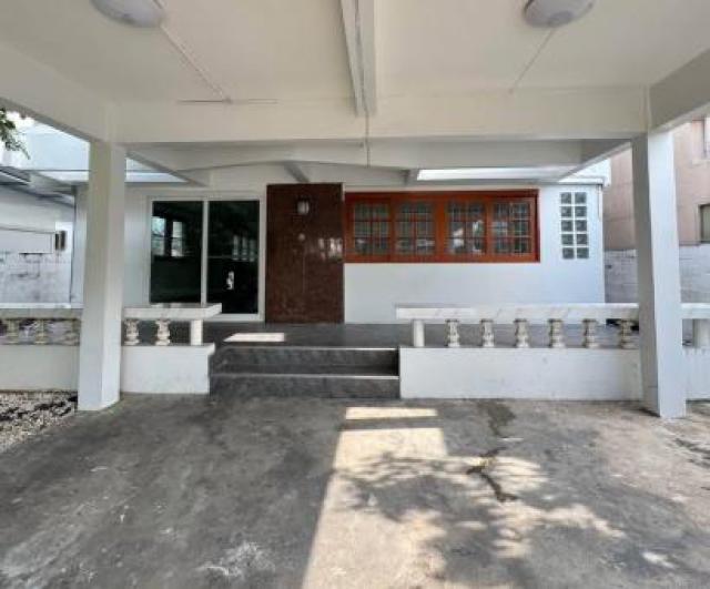 ให้เช่าบ้านเดี่ยว 2 ชั้น 90 ตรว. หมู่บ้านเมืองทอง 2 โครงการ 3 ซ.พัฒนาการ 53 ใกล้สวนหลวง ร.9