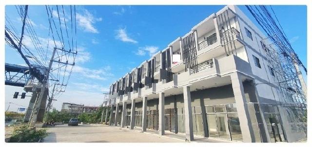 พิพิธภัณฑ์วิทยาศาสตร์แห่งชาติ คลองห้า ม.เทคโนโลยีราชมงคลธัญบุรี  4.5 กม.เช่าอาคารพาณิชย์ 4.5 ชั้น มีดาดฟ้า 20 ตร.วา.336.ม.. 3 นอน 3 น้ำ 