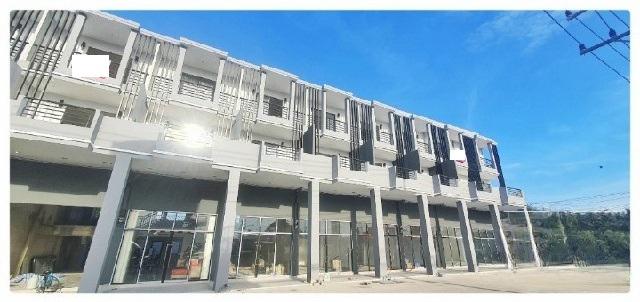 คลองห้า ม.เทคโนโลยีราชมงคลธัญบุรี  4.5 กม.เช่าอาคารพาณิชย์ 4.5 ชั้น มีดาดฟ้า 20 ตร.วา.336.ม.ฟิวเจอร์พาร์ค รังสิต 5.1 กม. 3 นอน 3 น้ำ 