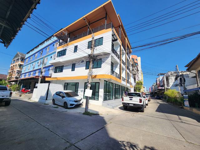 แฟชั่น 2.2กม. โชว์รูมด้านล่าง 402ตรม. ตลาดปัฐวิกรณ์2กม.ให้เช่า โรงแรม 4ชั้น  14แอร์ใหม่  5จอดรถ  นวมินทร์65-81  MRTบางกะปิ 2.8กม. 