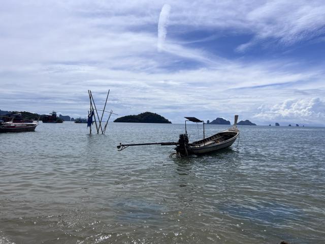 ขายที่ดินติดถนนทำเลดี ตำบลหนองทะเล อำเภอเมืองกระบี่ จังหวัดกระบี่ เหลือเพียง320,000,000บาท (80,000.-/ตารางวา) เท่านั้น