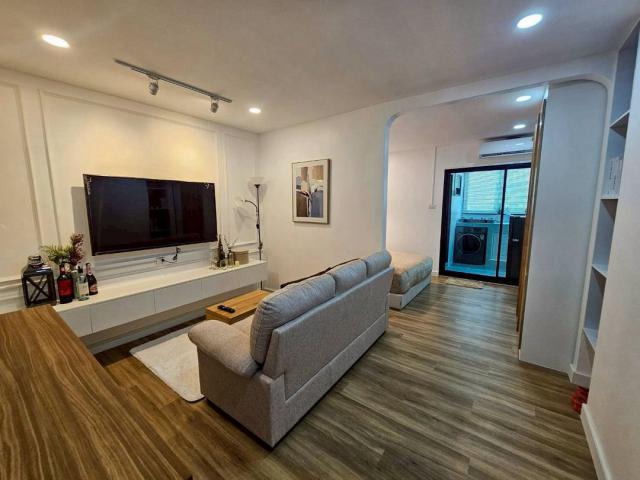 SR Land Condo ขายถูกสุดๆ 839,000 บาท 31 ตรม. ตกแต่งสวย #เฟอร์นิเจอร์ครบ #หิ้วกระเป๋าเข้าอยู่ได้ทันที! คอนโดตึกเก่าโครงสร้างแข็งแรง