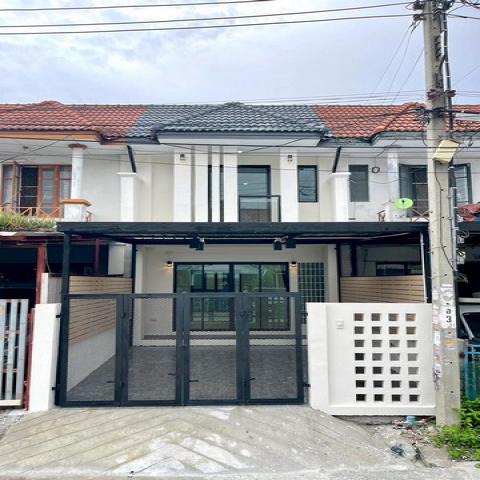 บ้าน ทาวน์เฮ้าส์ รีโนเวทใหม่ พร้อมอยู่ ถ.บ้านกล้วย - ไทรน้อย บางบัวทอง สะดวกมีร้านค้า ร้านอาหาร หมู่บ้านใหญ่