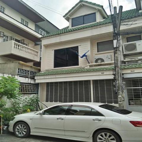 ให้เช่าทาวน์โฮม 3 ชั้น 28 ตรว. ซอยลาดพร้าว 69 เหมาะพักอาศัย หรือทำออฟฟิต ใกล้ MRT ลาดพร้าว 71