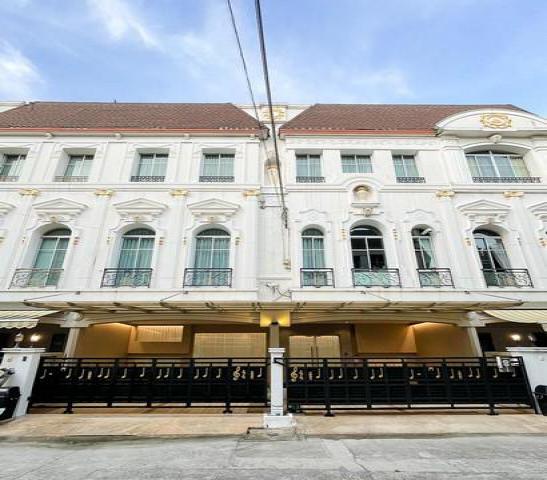 ขายทาวน์โฮม 3.5 ชั้น 425 ตรม. บ้านกลางกรุง แกรนด์ เวียนนา พระราม 3 ใกล้ Central rama 3