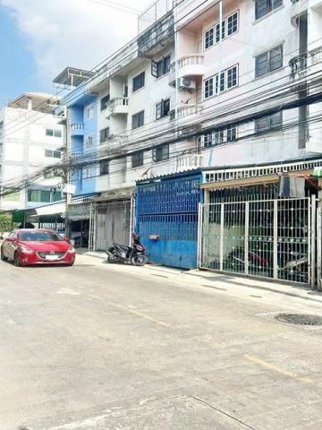 แจส ศรีนครินทร์ 700ม. MRT ศรีแบริ่ง 600ม.ให้เช่าอาคาร 4.5ชั้น รวมดาดฟ้า 354 ตร.ม.22ตร.วา. นานาชาติไทย-สิงคโปร์ 1.1 กม.4นอน  