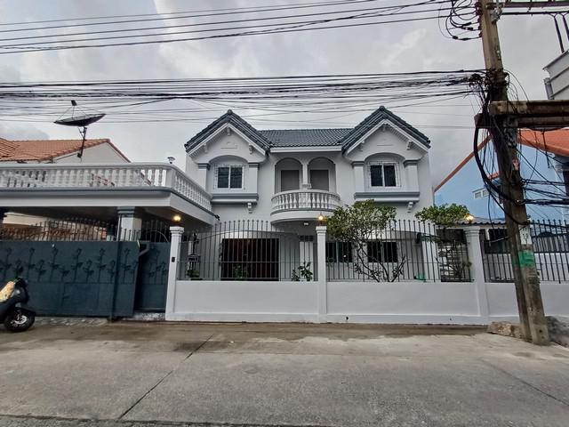 HR2598ให้เช่าบ้านเดี่ยว พร้อมเข้าอยู่ Renovate ใหม่ ซอยวชิรธรรมสาธิต 55 เหมาะทำโฮมออฟฟิศหรืออยู่อาศัย