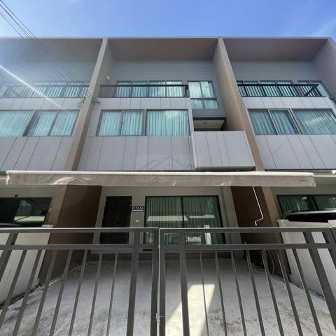 ขายทาวน์โฮม 3 ชั้น 2 ห้องนอน บ้านกลางเมือง พระราม 9-กรุงเทพกรีฑา (ตัดใหม่) เฟอร์นิเจอร์พร้อมอยู่ ใกล้ Airport Link บ้านทับช้าง