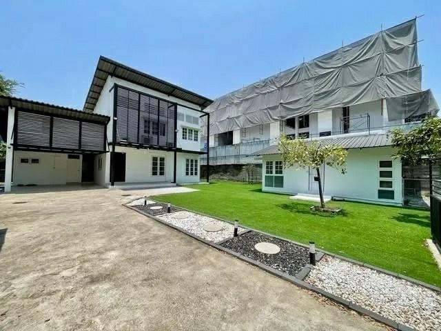 บ้านเดี่ยว 2 ชั้น MRT รามอินทรา40 600 ม. รร.สายอักษร 700 ม. หลังใหญ่ 4 นอน 4 น้ำ รามอินทรา 40-44 โรบินสัน รามอินทรา 1.5 กม.