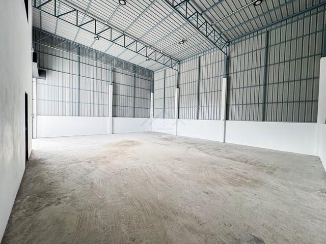 ให้เช่าโกดังพร้อมออฟฟิศสร้างใหม่ 300 ตรม. ถนนพัฒนาชนบท 3 ใกล้กรุงเทพกรีฑา *** จดทะเบียนได้ และฟรี WIFI