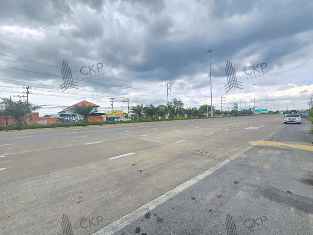 ที่ดินเปล่า ติดถนนปทุมธานี-บางเลน หน้ากว้าง 24 เมตร ลึก 770 เมตร เป็นพื้นที่สีชมพู เหมาะเพื่อการอยู่อาศัย พาณิชยกรรม เกษตรกรรม
