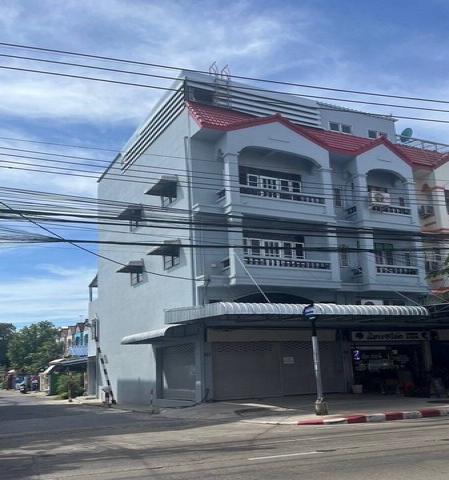 ให้เช่าอาคารพาณิชย์4.5ชั้นห้องมุมริมถนนย่านลาดพร้าววังหินลาดพร้าวโชคชัย4 รีโนเวทใหม่