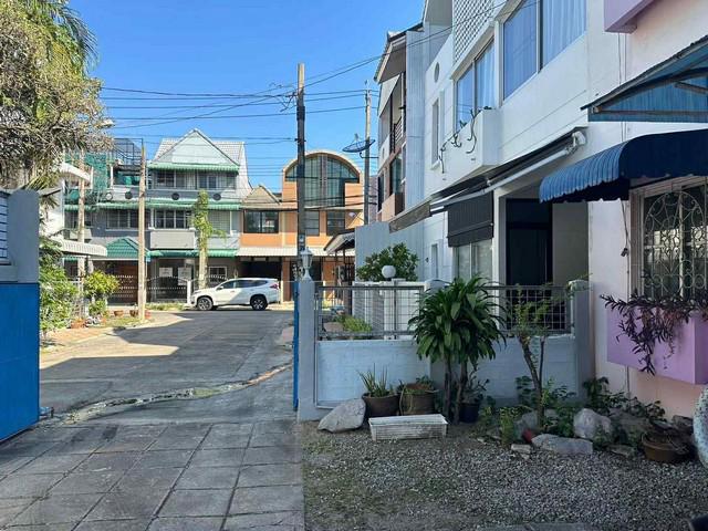 93769 ขายทาวน์โฮมหลังมุม3 ชั้นพื้นที่เยอะ หมู่บ้านลูกกอล์ฟพรีเมี่ยม เมืองทองธานี 