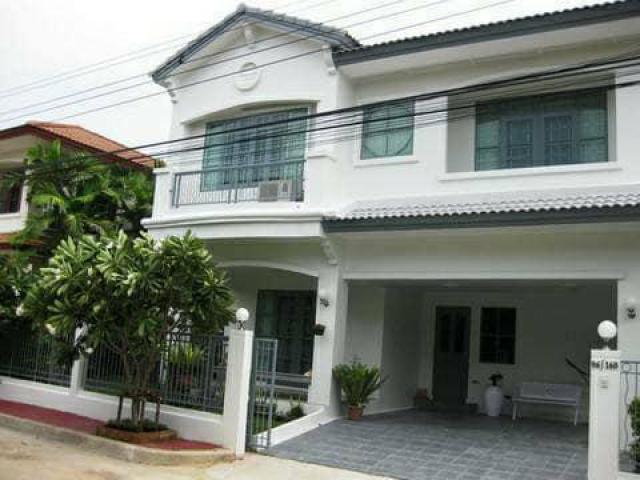 ให้เช่าบ้านเดี่ยว 2 ชั้น 60 ตรว. มัณฑนา ศรีนครินทร์ ซ.ศรีด่าน 22 เฟอร์นิเจอร์พร้อมอยู่ ( รีโนเวทใหม่ )