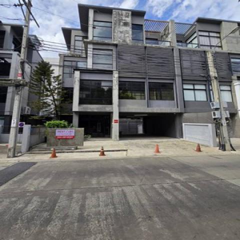 ปล่อยเช่าอาคารสำนักงาน ดิสทริค ศรีวรา (District Sriwara) 50.8 ตร.วา 462 ตร.ม ใกล้ MRT ลาดพร้าว 83