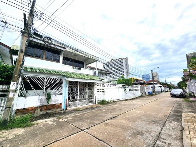 บ้าน - 8900000 BAHT. 4BR4Bathroom ขนาดพื้นที่ 12 sq.wa 1 ngan 0 Rai ไม่ไกลจาก ไบเทคบางนา หั่นราคา กรุงเทพ