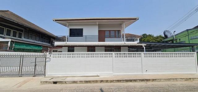 BH3640 ให้เช่าบ้านเดี่ยว 2 ชั้น เสนานิคม – โชคชัย 4 พื้นที่ 300 ตร.ม. จอดรถในบ้านได้ 6 คัน บ้านรีโนเวทใหม่ เหมาะทั้งอยู่อาศัย และทำโฮมออฟฟิศ