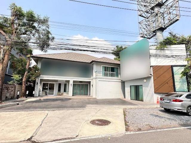 ขายอาคาร 2 ชั้น 120 ตรว. 500 ตรม. ทำเลทอง ติดถนนเลียบทางด่วนรามอินทรา  ใกล้ Central Eastville เหมาะทำธุรกิจ **รับเงื่อนไขเช่าซื้อ