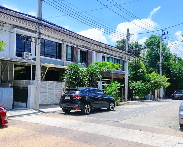  รามคำแหง174 รร.นานาชาติร่วมฤดี 2กม. 3นอน MRT มีนพัฒนา 1.3กม.ทาวน์โฮม 2 ชั้น 27ตร.วา. 217ตร.ม2น้ำ พร้อมเฟอร์ เครื่องใช้ไฟฟ้า 
