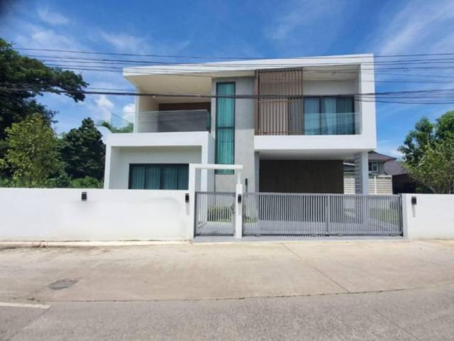 โซนสันกำแพง ขายเพียง 4.29 ล้าน 58 ตรว. #บ้านสร้างใหม่ 2 ชั้น #สไตล์โมเดิร์น เนื้อที่กว้าง #แปลงหัวมุม #น้ำไม่ท่วม เข้าเมืองง่าย เดินทางสะดวก