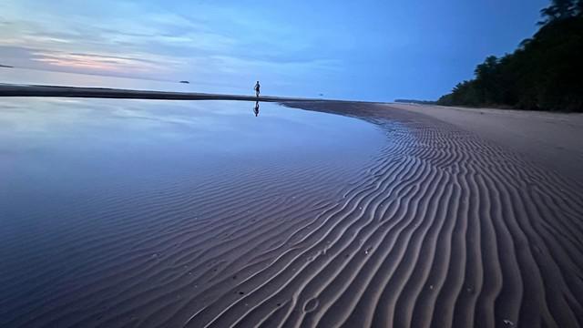 หาที่สวยทรัพย์ดีเงื่อนไขสบาย ขายที่ดินใกล้หาดบางเบิด ติดถนนทางหลวง ใกล้หาด1 กม. +ขนาดที่ดิน 50-1-18 ไร่ โฉนดครุฑแดง พร้อมโอน ไร่ล่ะ 8 แสน