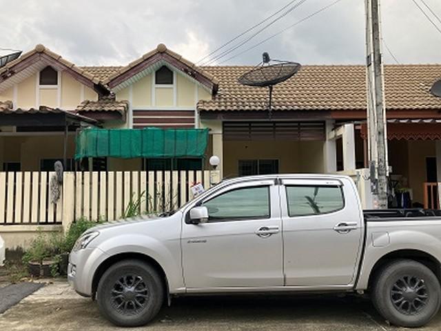 ขายทาวน์เฮ้าส์หมู่บ้านร่มไม้ 2 บ่อวิน ถ.ห้วยปราบ-เทิดพระเกียรติ 5 ตำบลบ่อวิน อำเภอศรีราชา จังหวัดชลบุรี