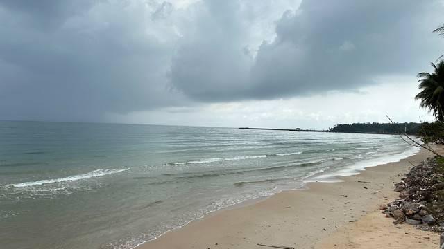 หาที่สวยวิวดีเงื่อนไขสบาย  ขายที่ดินริมหาดสะพลีทรายขาวน้ำใสคราม สวยงามวิวทะเลธรรมชาติสุดสุด ปะทิวใกล้หาดสวยทุ่งวัวแล่น  