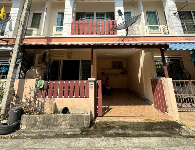 ขายทาวน์เฮ้าส์หมู่บ้านณัฐยาซอย 3 อยู่หน้าค่ายกำแพงเพชรกระทุ่มแบน  ต.คลองมะเดื่อ อ.กระทุ่มแบน จ.สมุทรสาคร