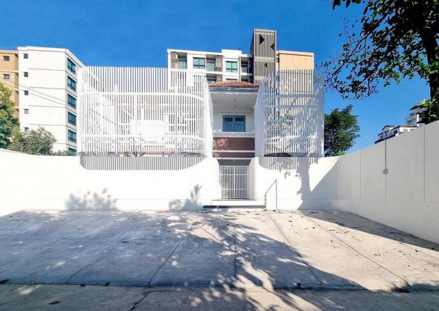 Home Office Renovate ใหม่ ถ.เสนานิคมพื้นที่ใช้สอย 400 ตร.ม. 6 ที่จอดรถ BTS เสนานิคม / รัชโยธิน